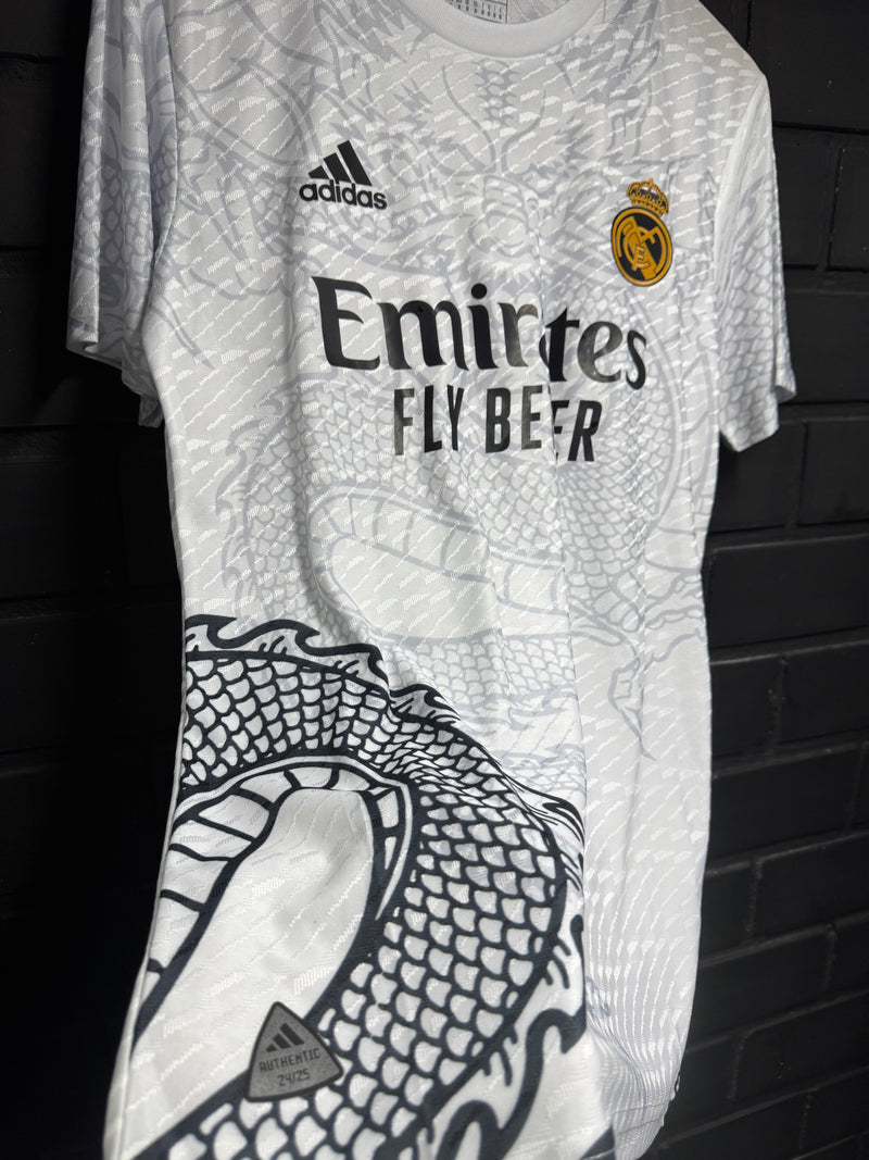 Camisa Real Madrid Edição Especial Dragon Player Branca/Preto 24/25